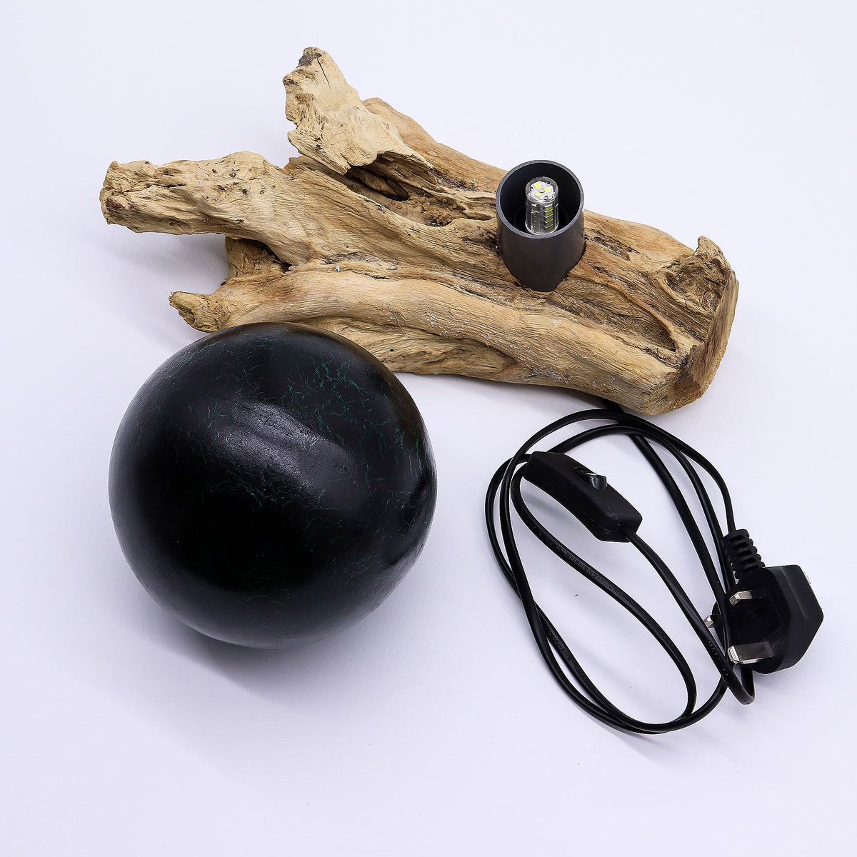 DriftGlow Emerald Crackle Lamp – Driftwood Base